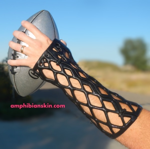 http://www.3ders.org/articles/20141022-amphibianskin-an-affordable-3d-printed-splint-that-aids-the-healing-process.html